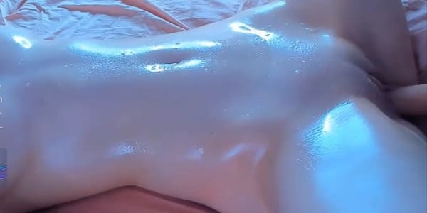 หนังฝรั่งโป๊ สาวไลฟ์สดดิลโด้ยัดหี ทั้งขาวทั้งเนียน ใช้ดิลโด้แบบสั่นแยงหีจนเสร็จ