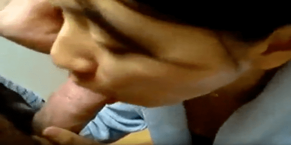 คลิปเอากัน สาวชักควยให้แฟน ก่อนจะโชว์การอมควย