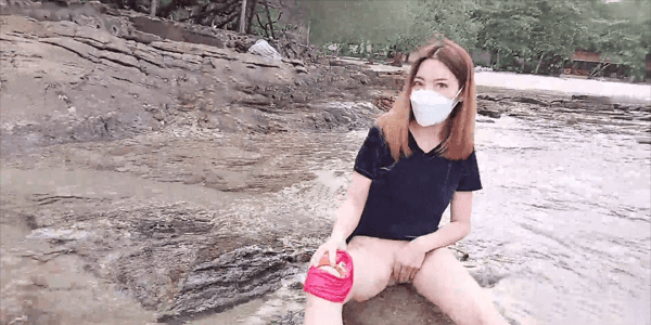 คลิปโป๊ไทย นางแบบเอากับตากล้อง โชว์หีให้แฟนถ่ายริมน้ำตกกาอนจะเย้ดกัน
