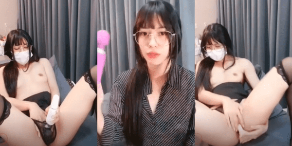 คลิปโป๊ทวิต น้องฝ้ายอะกิโกะ หีเนียนแหกขาโชว์โหนกหีสวย ๆ เนียน ๆ ในห้องไลฟ์
