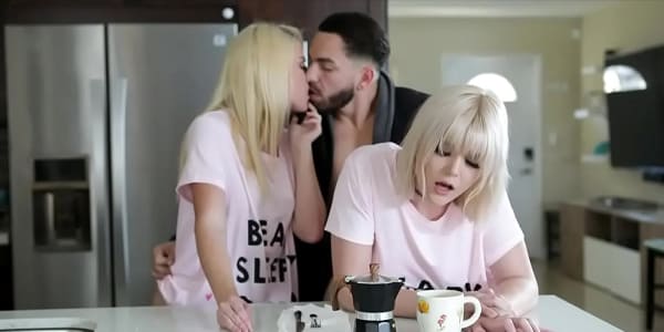 หนังโป้นิโกร เพื่อนพี่น้องล่อหีไม่ยั้ง พี่ควยใหญ่ยืนเย็ดหีน้องสาวกับเพื่อนท่าหมา