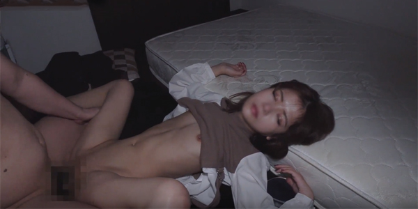 ลักหลับสาวเมา หนุ่มเงี่ยนควยแอบจับสาวเมาไม่ได้สติเย็ดสดอย่างเด็ด